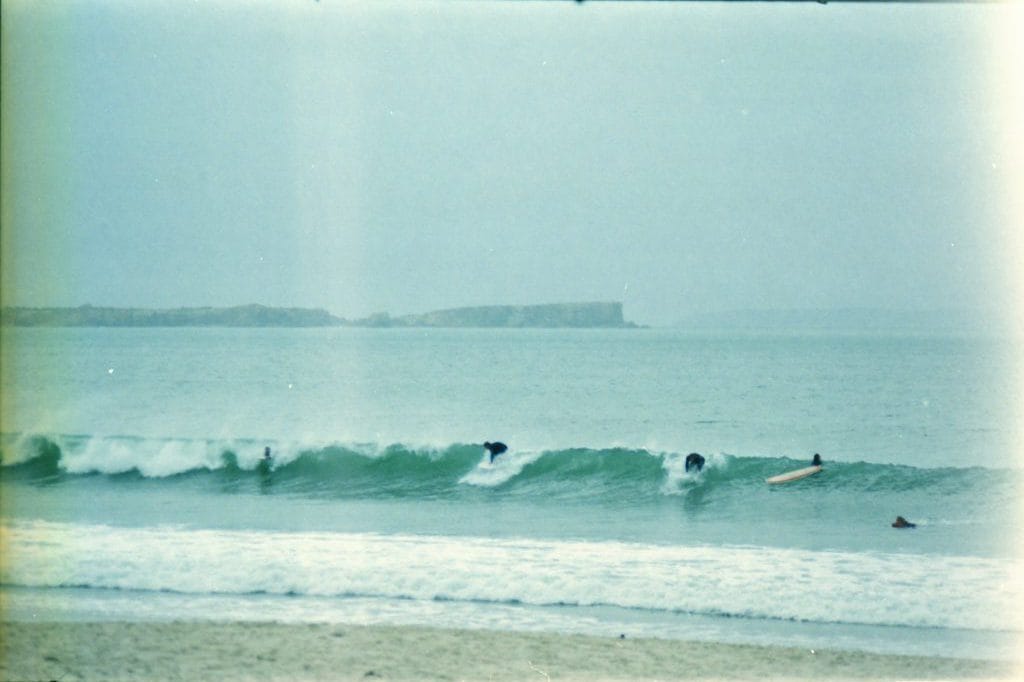 Surfen in Peniche - Anfängergruppe am Strand Baleal