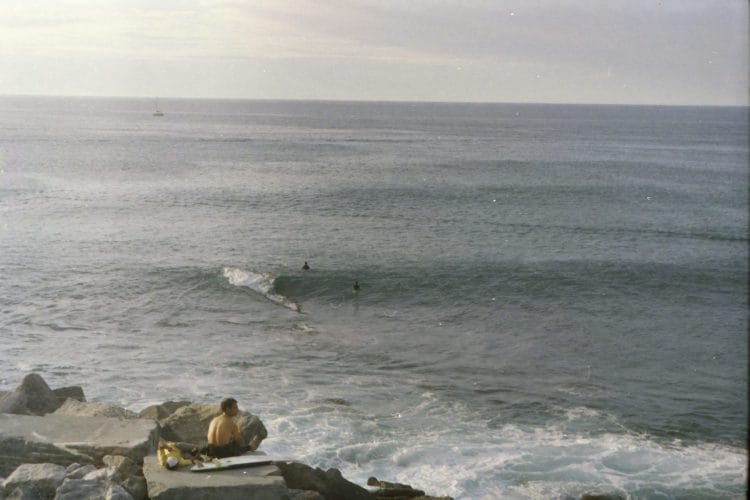 Surfen in San Sebastián: Warten auf Wellen in Roca Puta