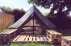 Surfen in Zarautz: Ein Tipi im Good People Surf Camp