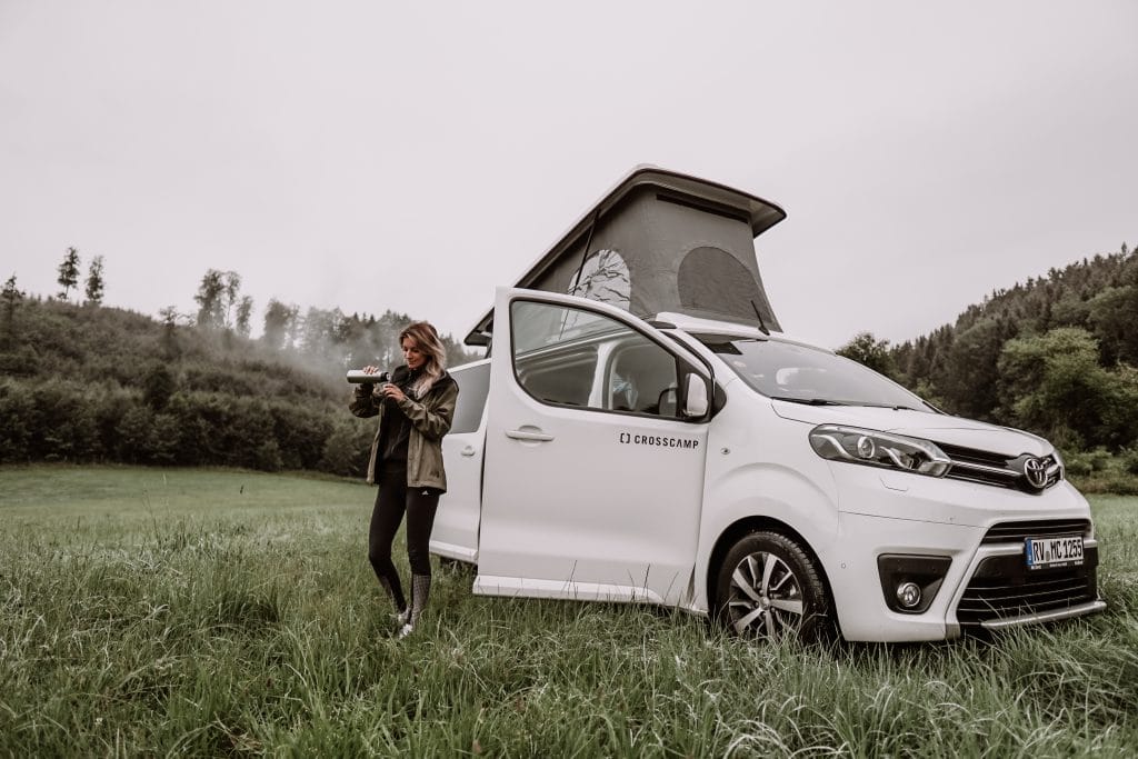 Camper mieten Stuttgart: Ein Toyota Crosscamp im Angebot von McRent