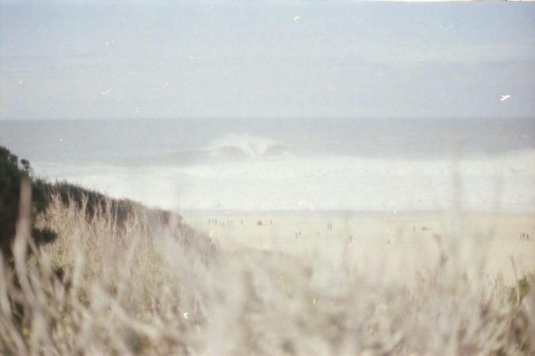 Surfen in Nazaré: Eine Welle am Praia do Norte
