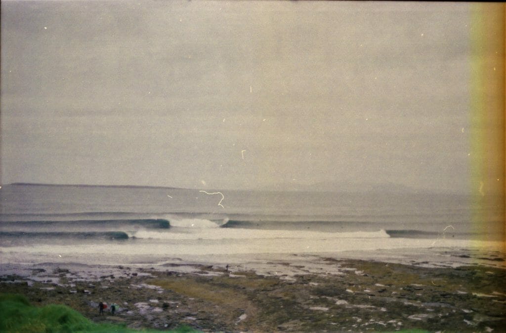 Kreditkarte für den Urlaub: Ein Surfspot in Irland.